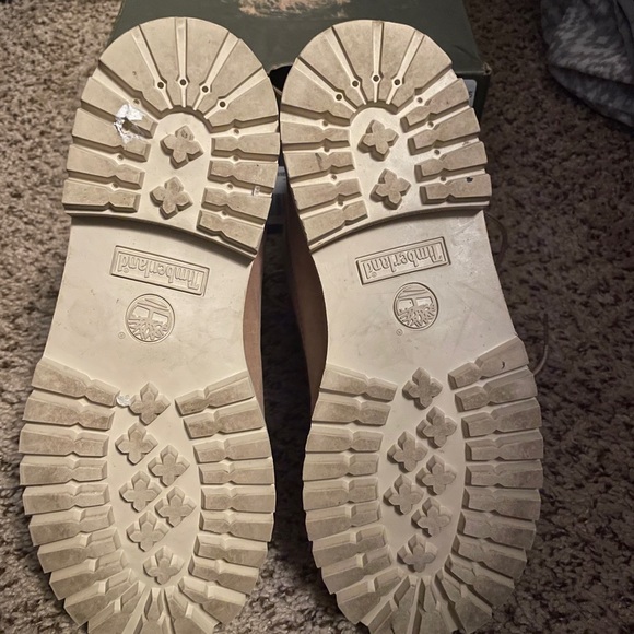 Timberlands in kids size 5 - Picture 3 of 3